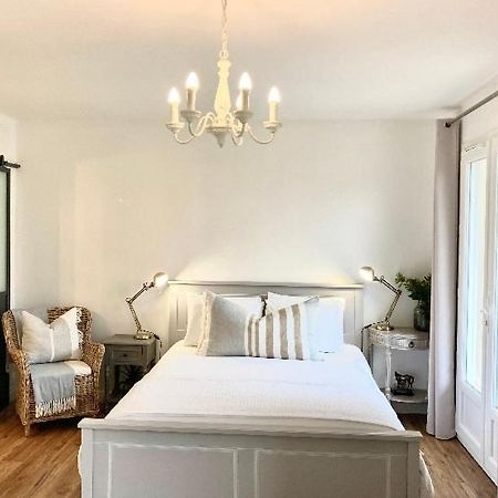 Stunning Bedroom Overlooking The Charente Bourg-Charente Eksteriør bilde