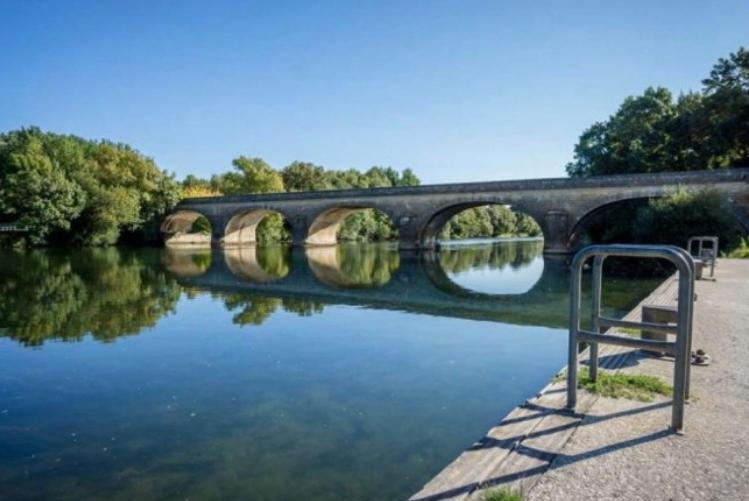 Stunning Bedroom Overlooking The Charente Bourg-Charente Eksteriør bilde